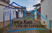 vía frente al inmueble