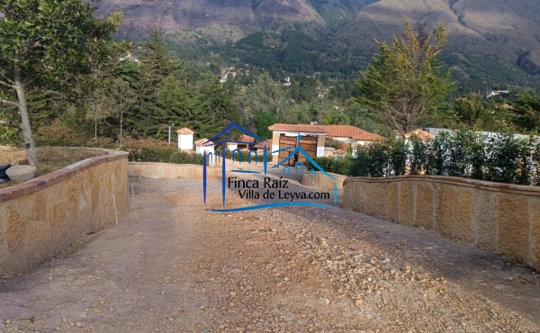 vía interna entre los lotes